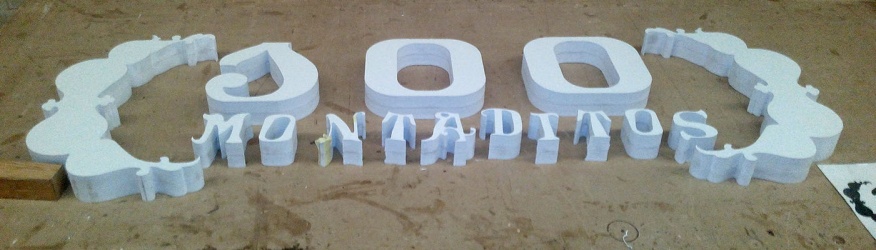 Letreros de madera en Suritama